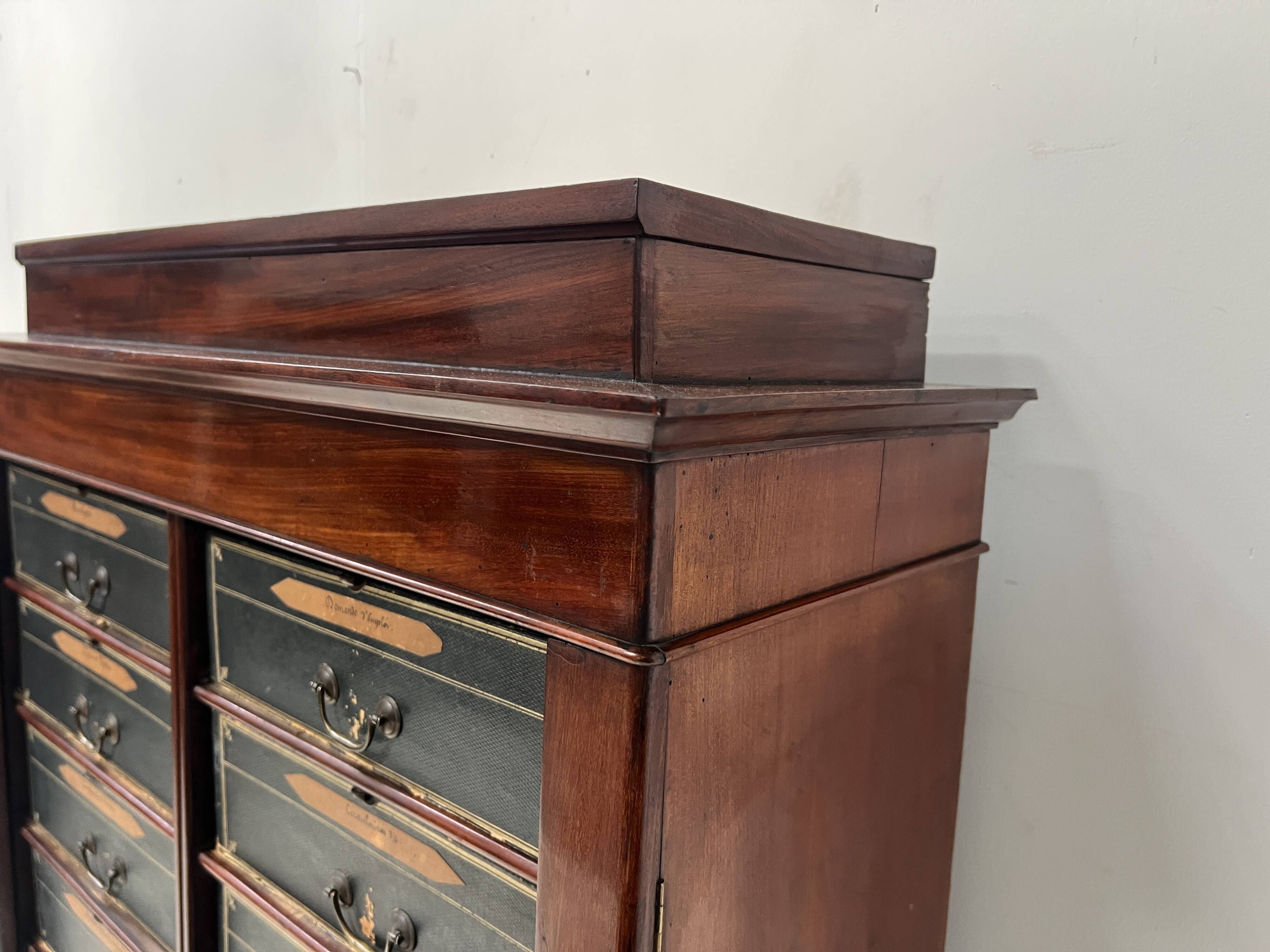 Louis Philippe period cabinet in mahogany veneer, 19th century.