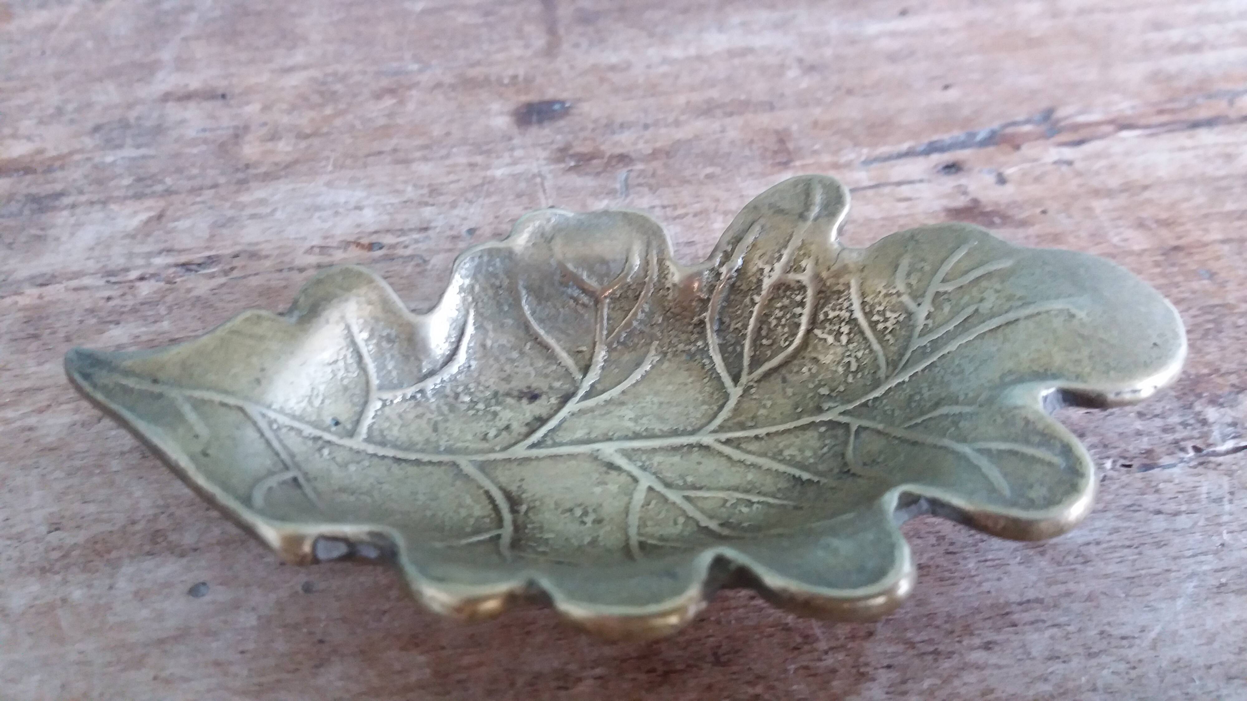 Cendrier feuille de chêne en bronze ou laiton