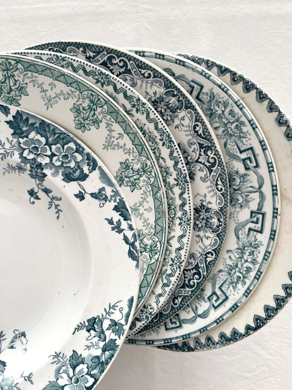 6 assiettes creuses en terre de fer dépareillées Saint Amand