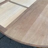 Extendable round Art Deco dining table, restored in solid oak, circa 1950, 280cm