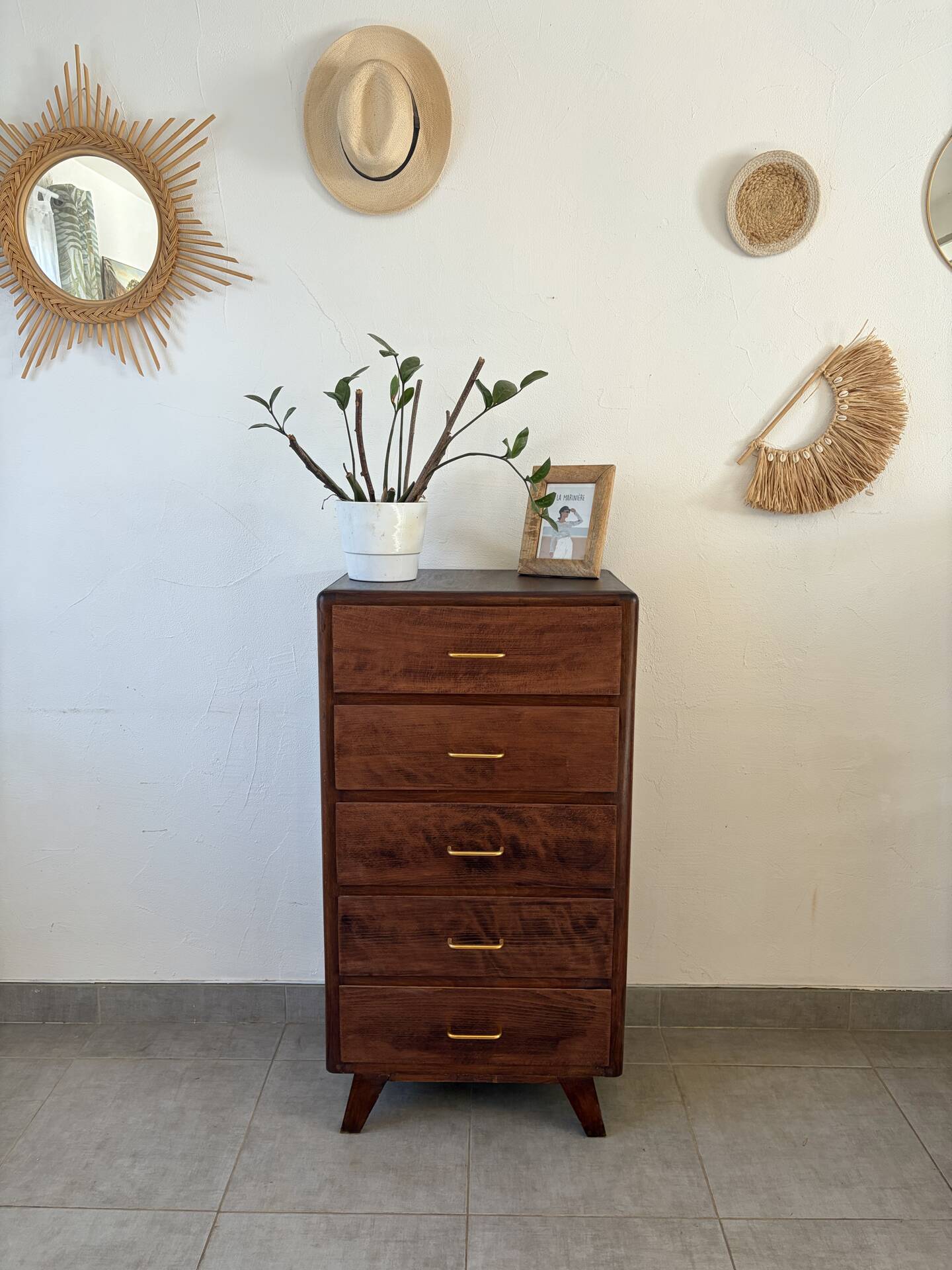 Vintage chest of drawers/commode from the 1960s.