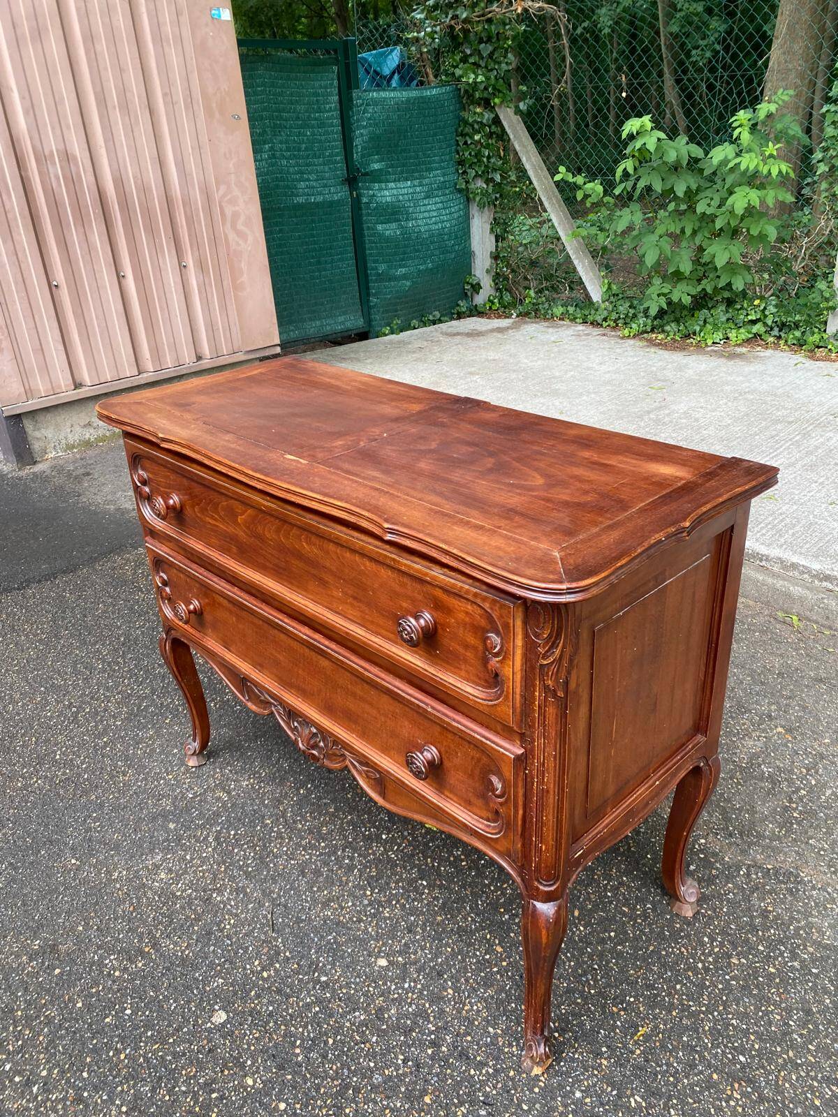 Louis XV commode in solid wood from the 19th century.