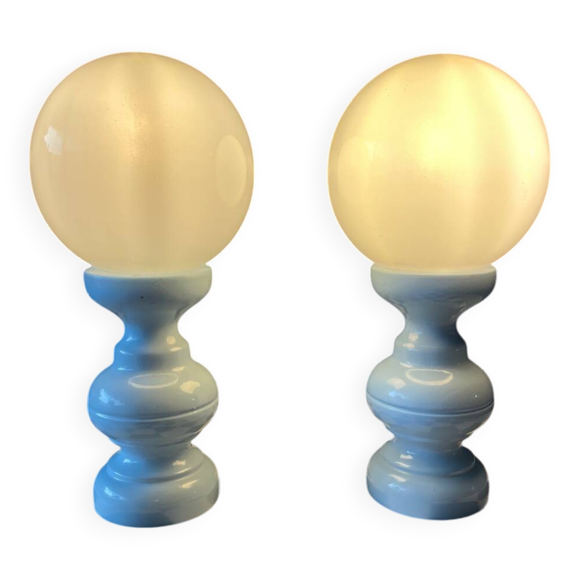 Lampe en bois italienne tournée et opaline années 1970