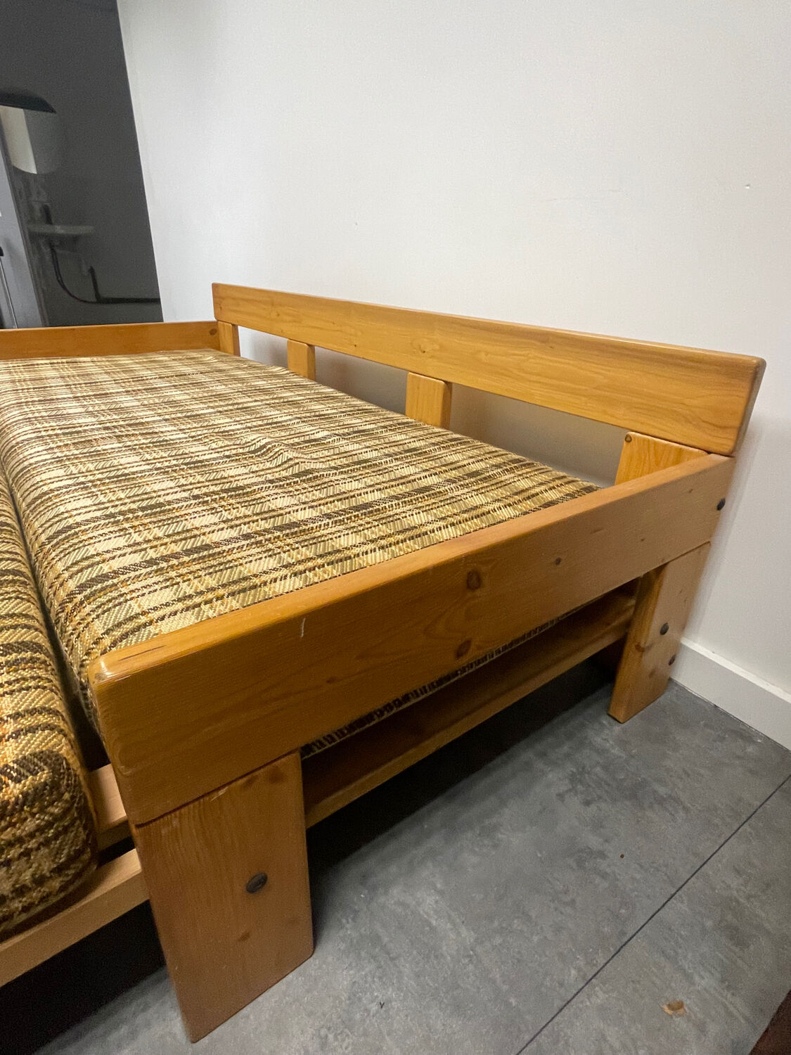 Brutalist/modernist convertible sofa in solid wood neither