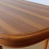 Table ovale décorée en bois Suède.