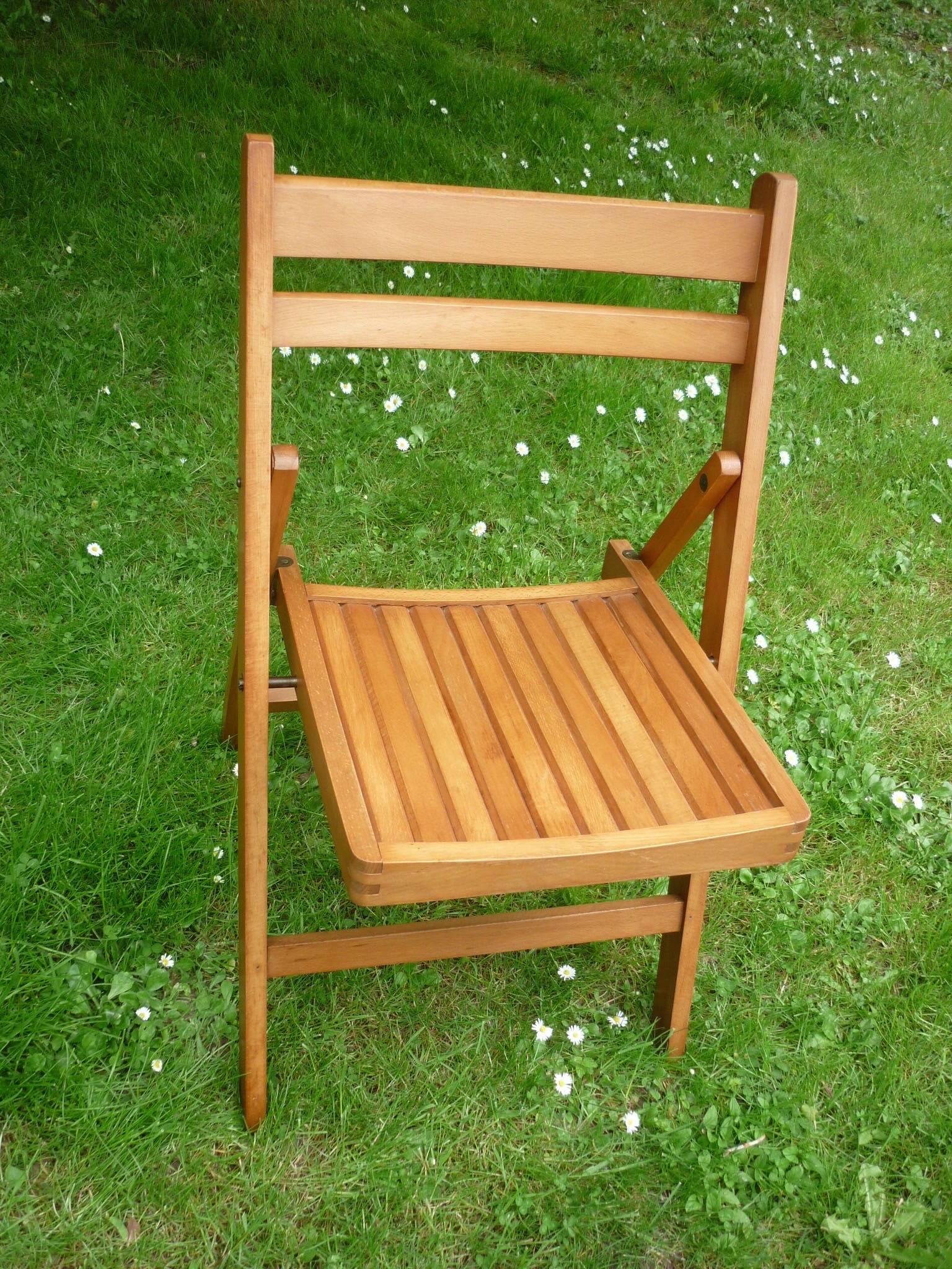 Vintage blond wood folding chair