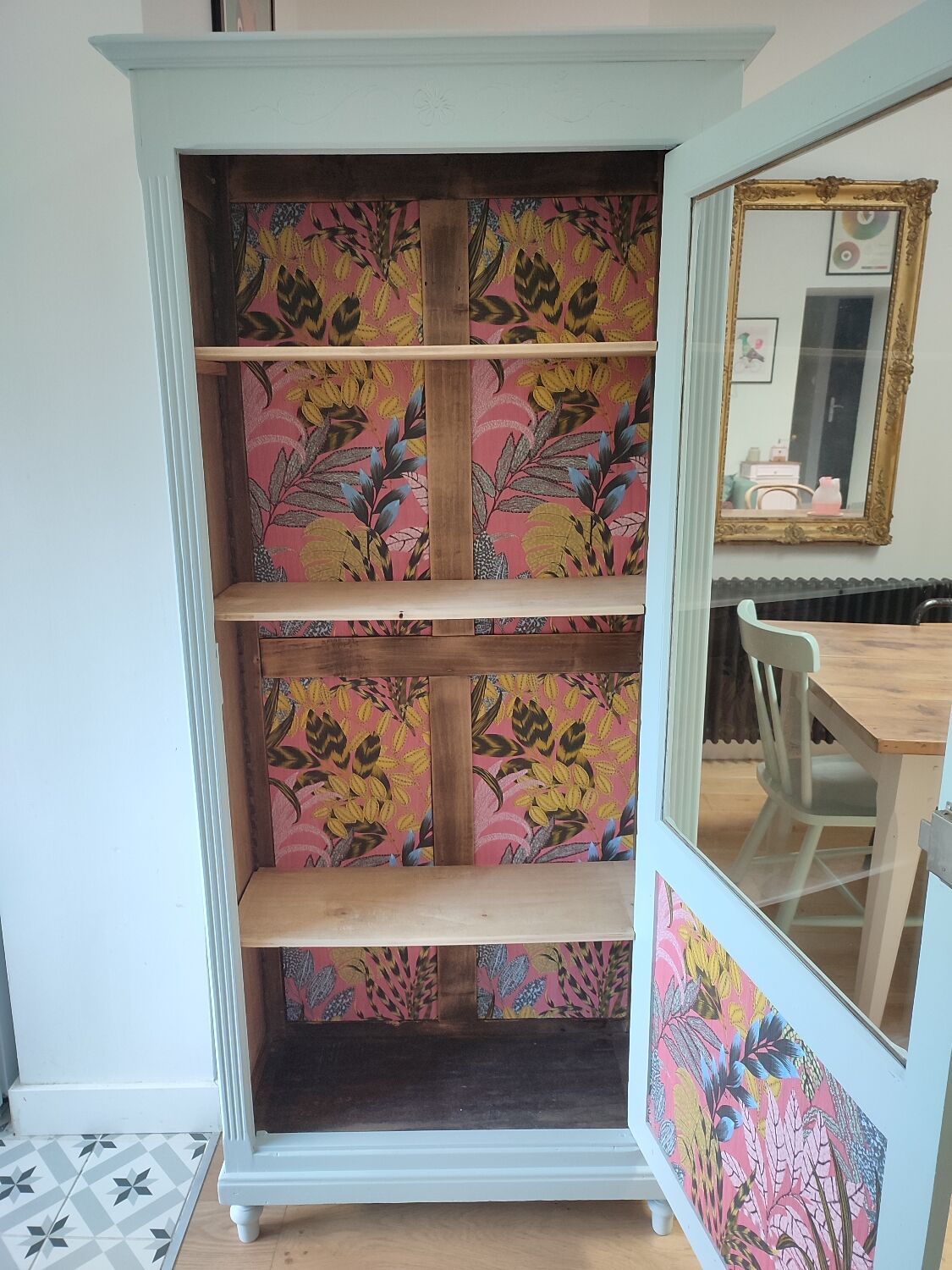 Renovated old showcase