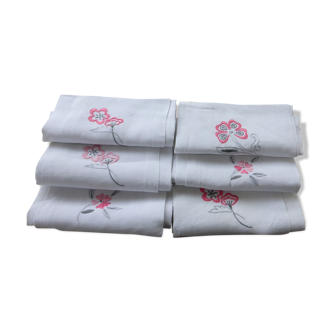 6 towels embroidered with pink flowers and monogrammed "GM" in white linen art deco