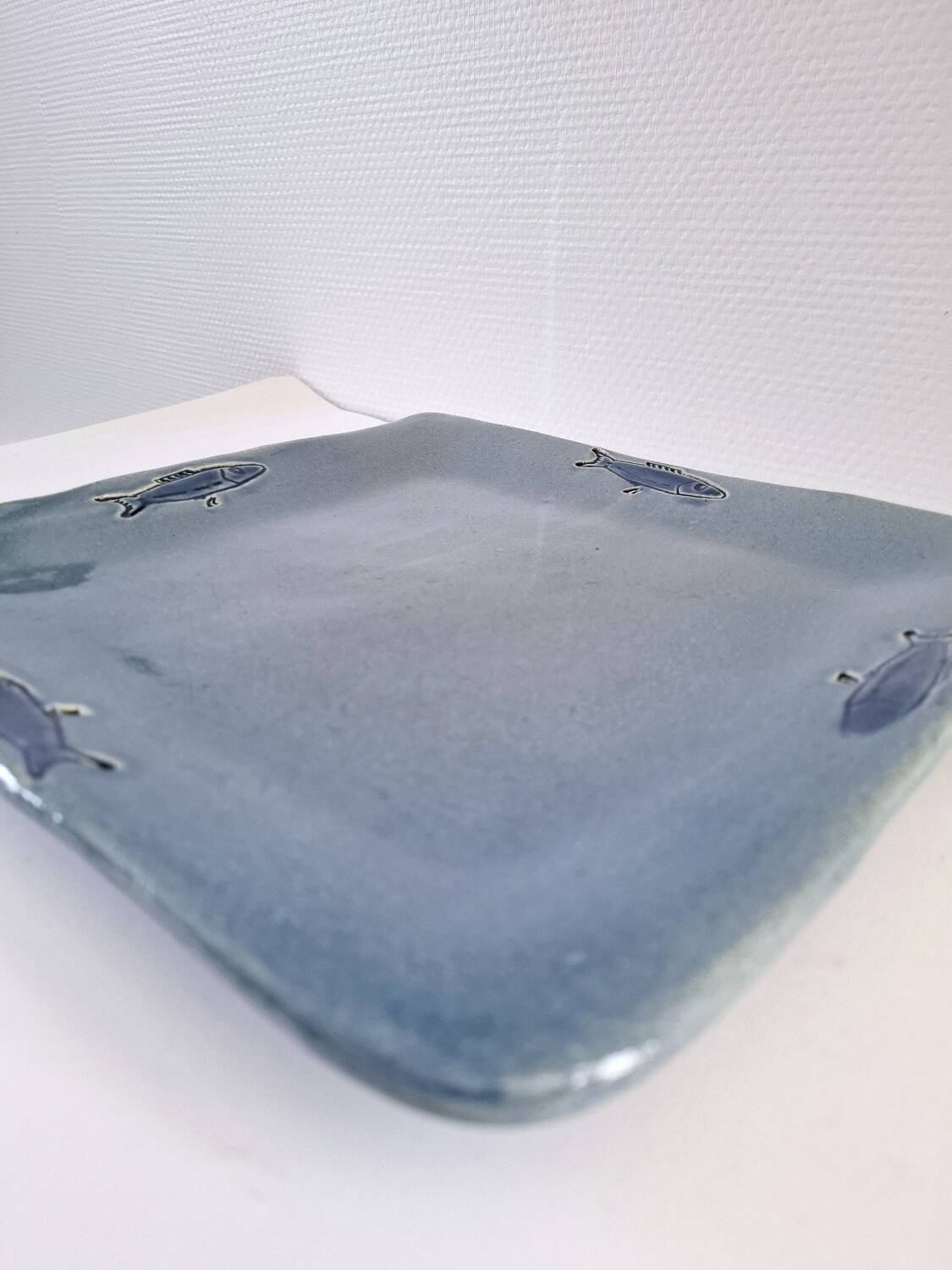 plat en céramique artisanal
