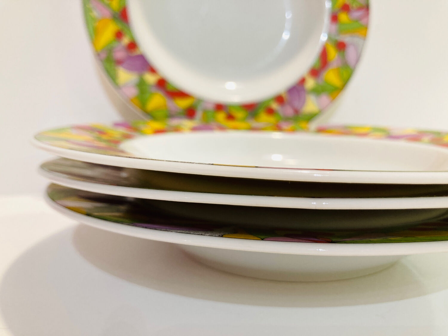4 hollow porcelain plates pattern multico Lubiana