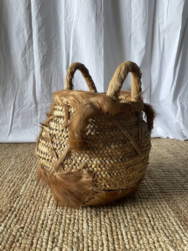 Panier à anses tressé artisanal ancien en fibres naturelles