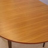 Scandinavian round table feet strung