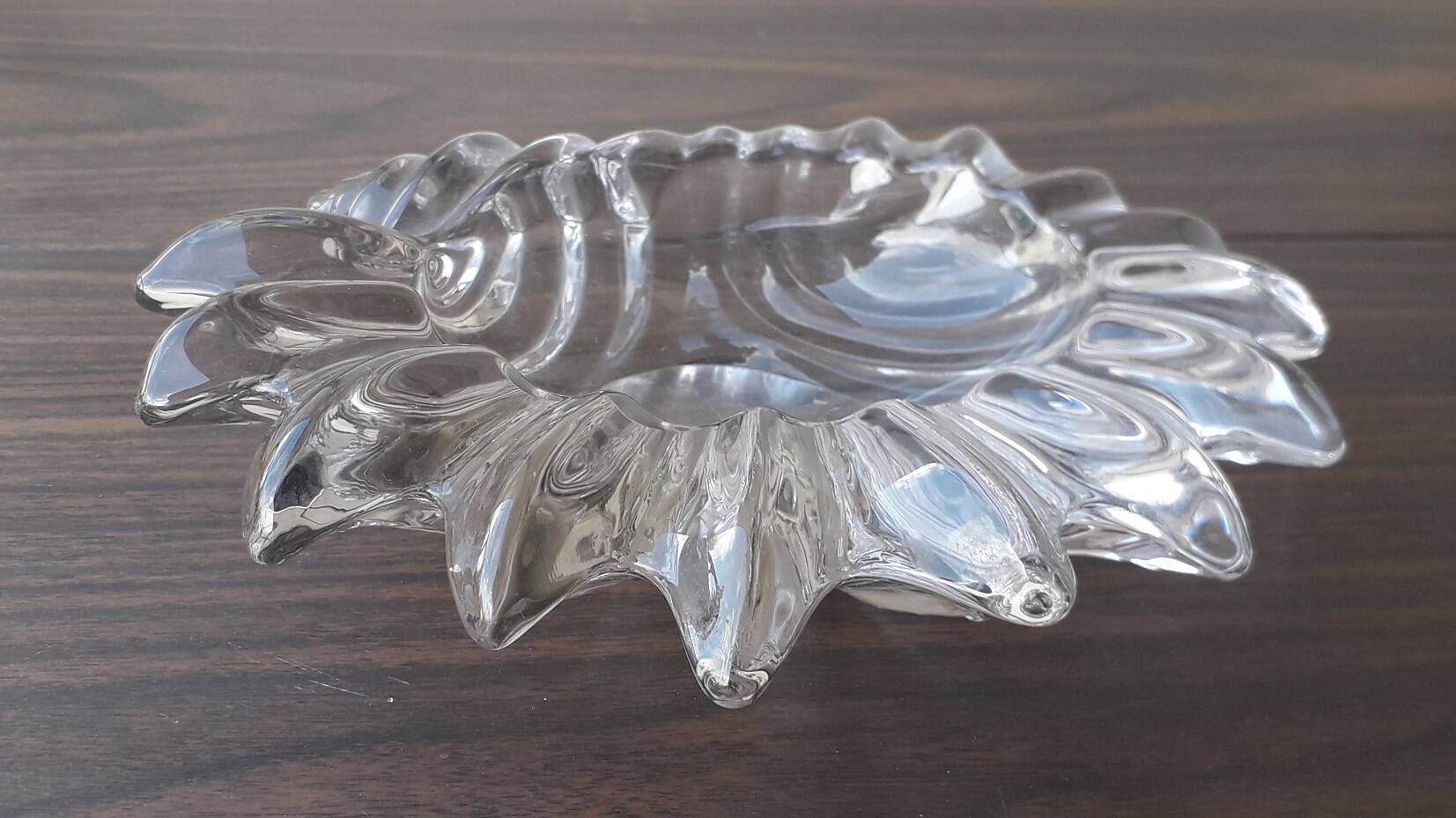 Shell-shaped catchall