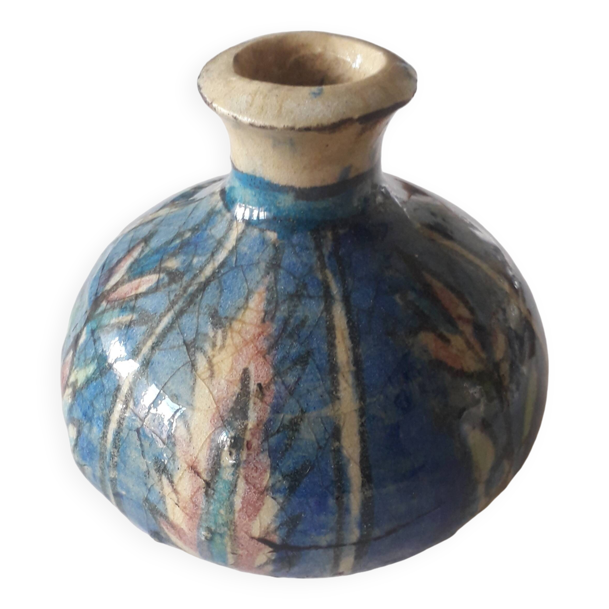 Very original old vase with floral decoration