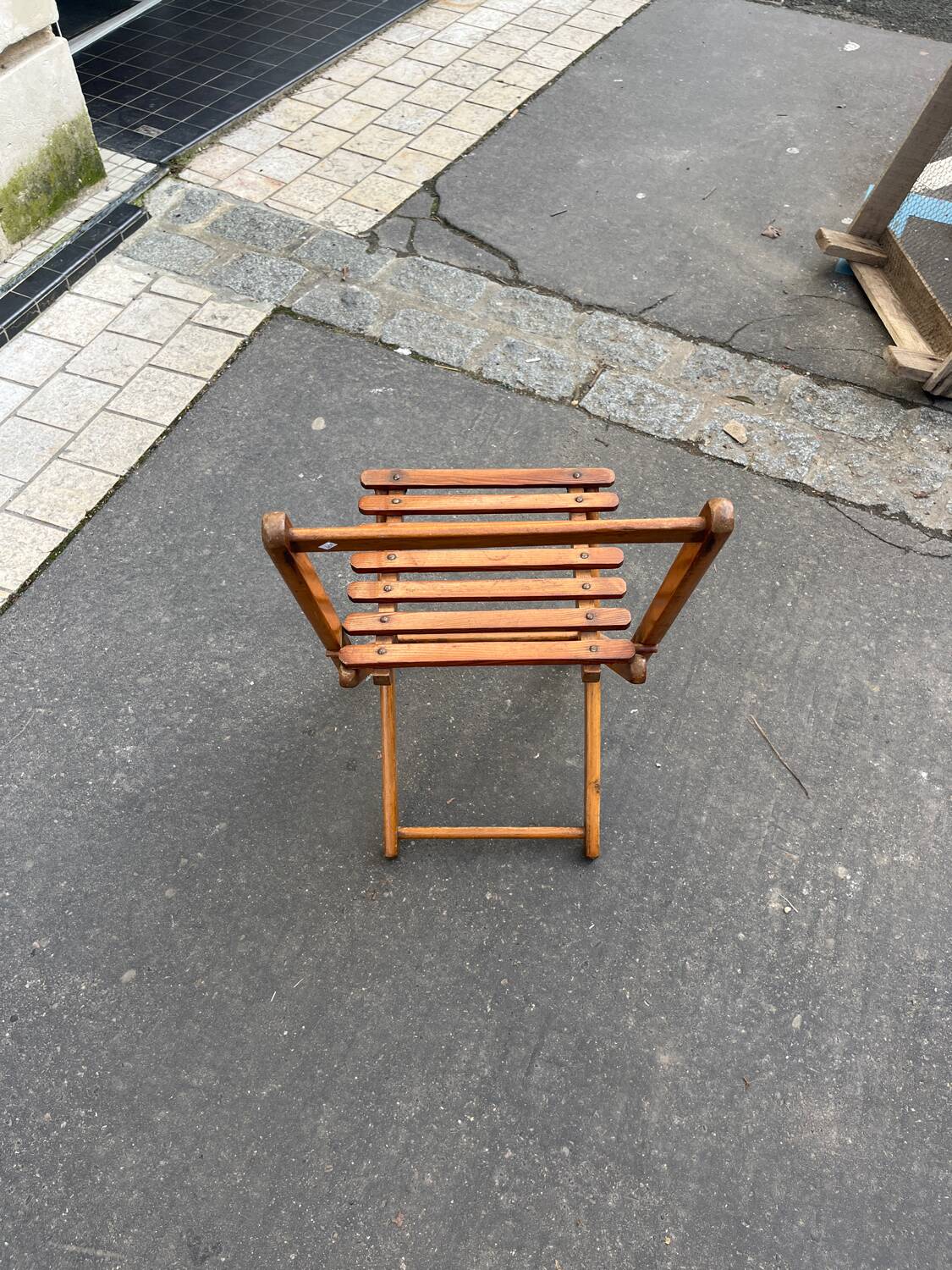 Children's folding chair