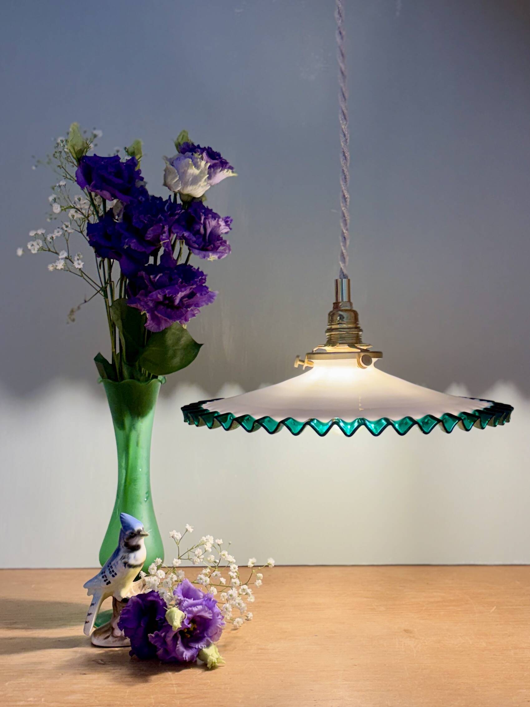 Suspension globe vintage en opaline bleue