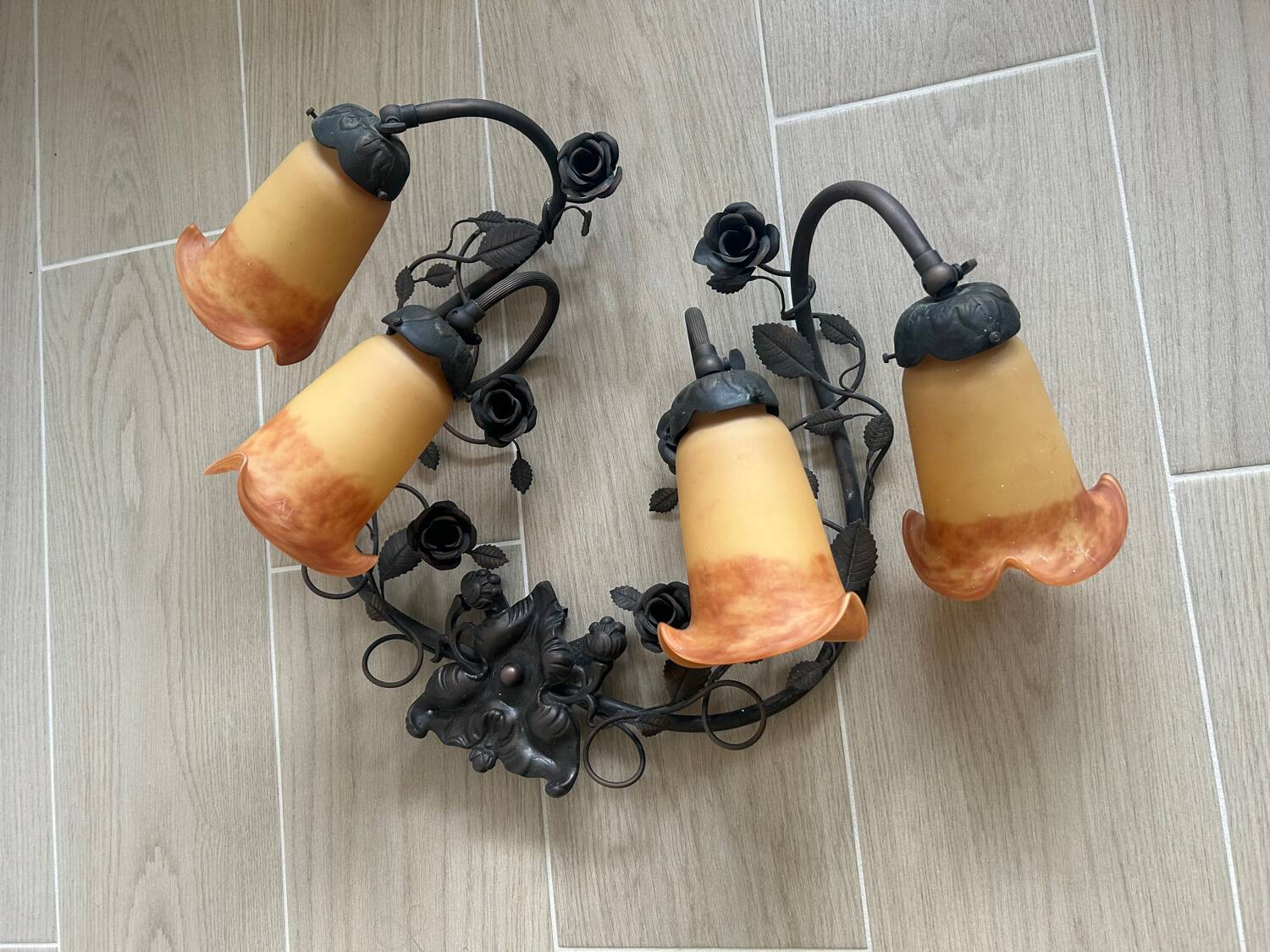 Wall light signed Tief with 4 tulips in orange glass paste