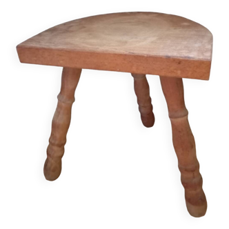Half-moon shepherd tripod stool, solid raw light wood