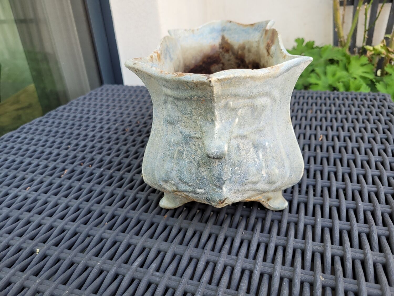 Cast iron planter