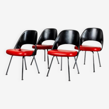 Conference chairs by Eero Saarinen for Knoll, 1960s, New York.