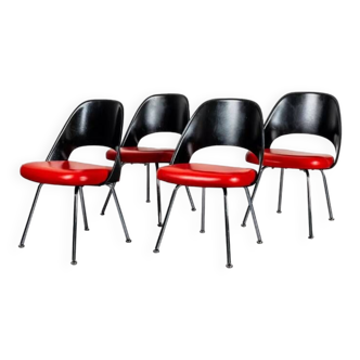 Conference chairs by Eero Saarinen for Knoll, 1960s, New York.