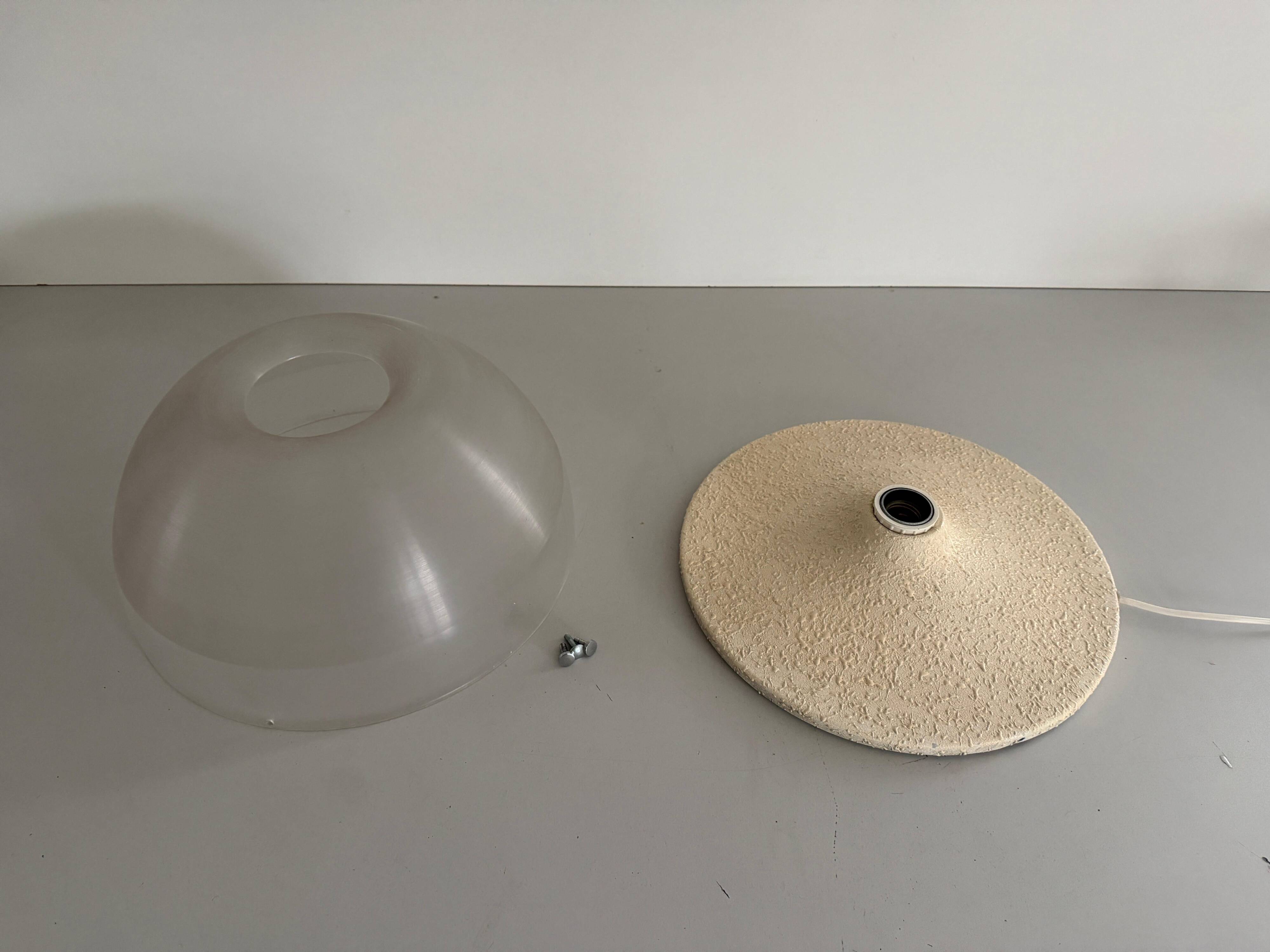 Lampe de table en métal semi-transparent et plexiglas par Harvey Guzzini, années 1960, Italie