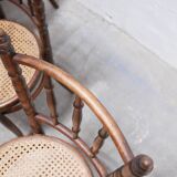Chaise bistrot cannée ancienne en bois par les éditions Fischel