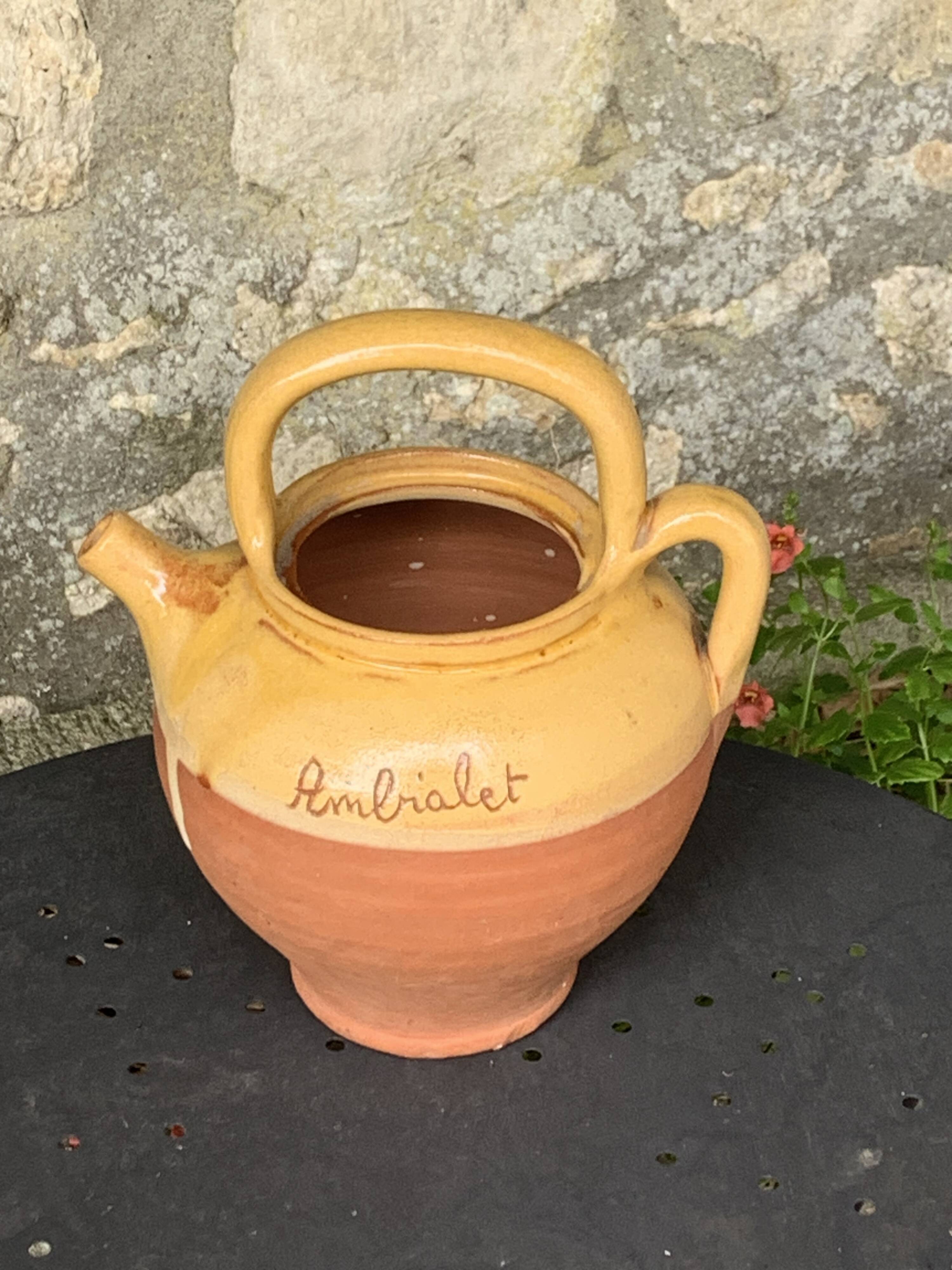 Gargoulette, cruche provençale en poterie artisanale et émaillée jaune