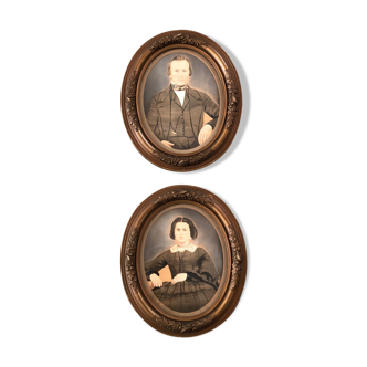 Portraits photos of couple in oval frame