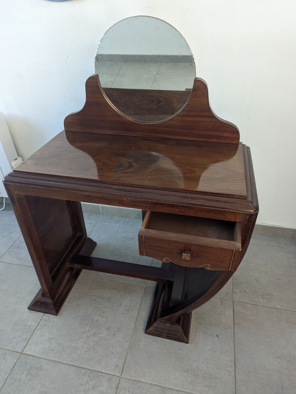 Hairdresser art deco liner