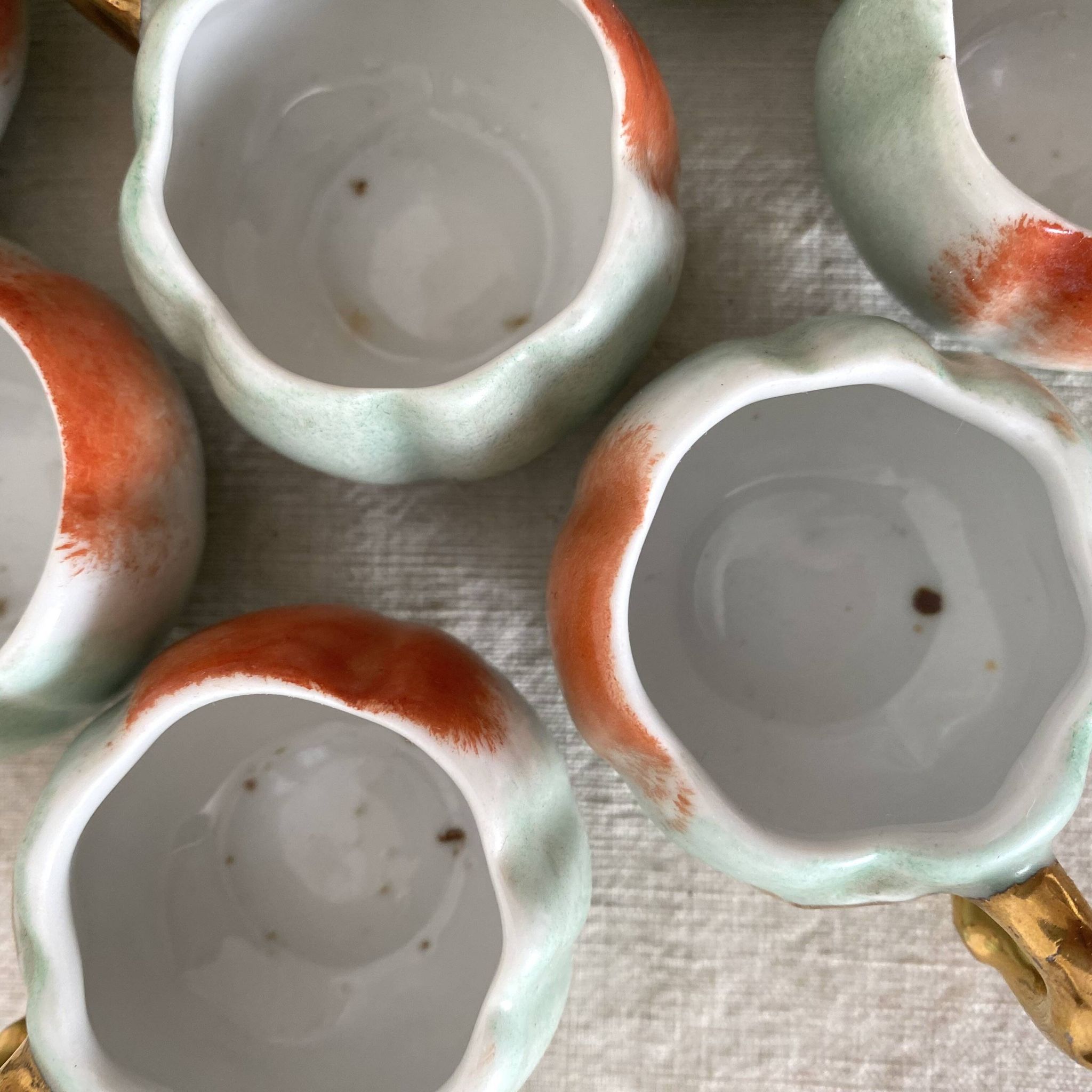 Tasses à liqueur calvados en barbotine, années 40