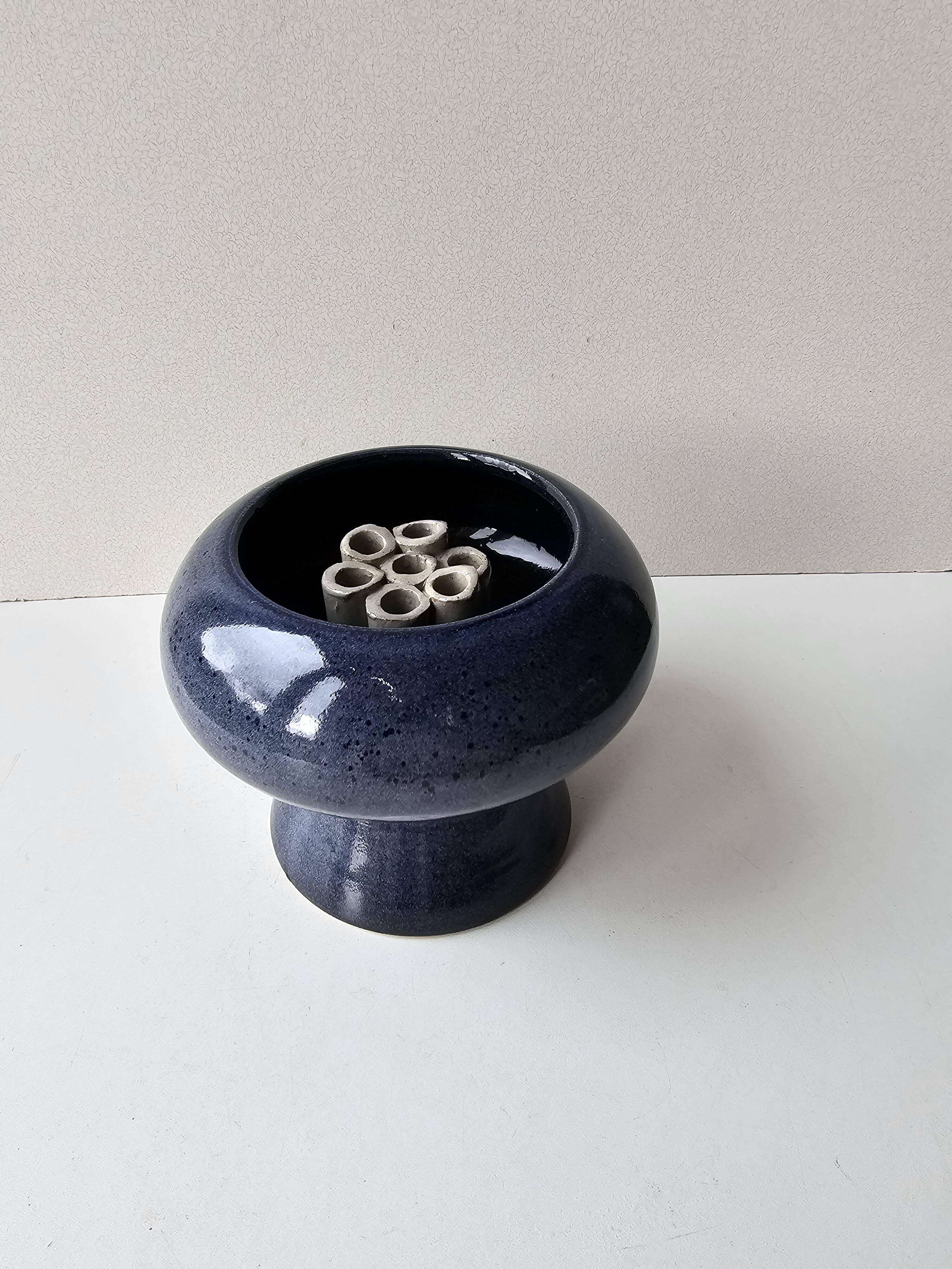 Magnificent blue ceramic flowerpot vase signed (pictogram with identification)