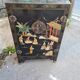 Meuble chinois ouvrant à 2 portes laque noire et pierres dures