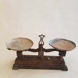 Ancienne petite balance en fonte et cuivre