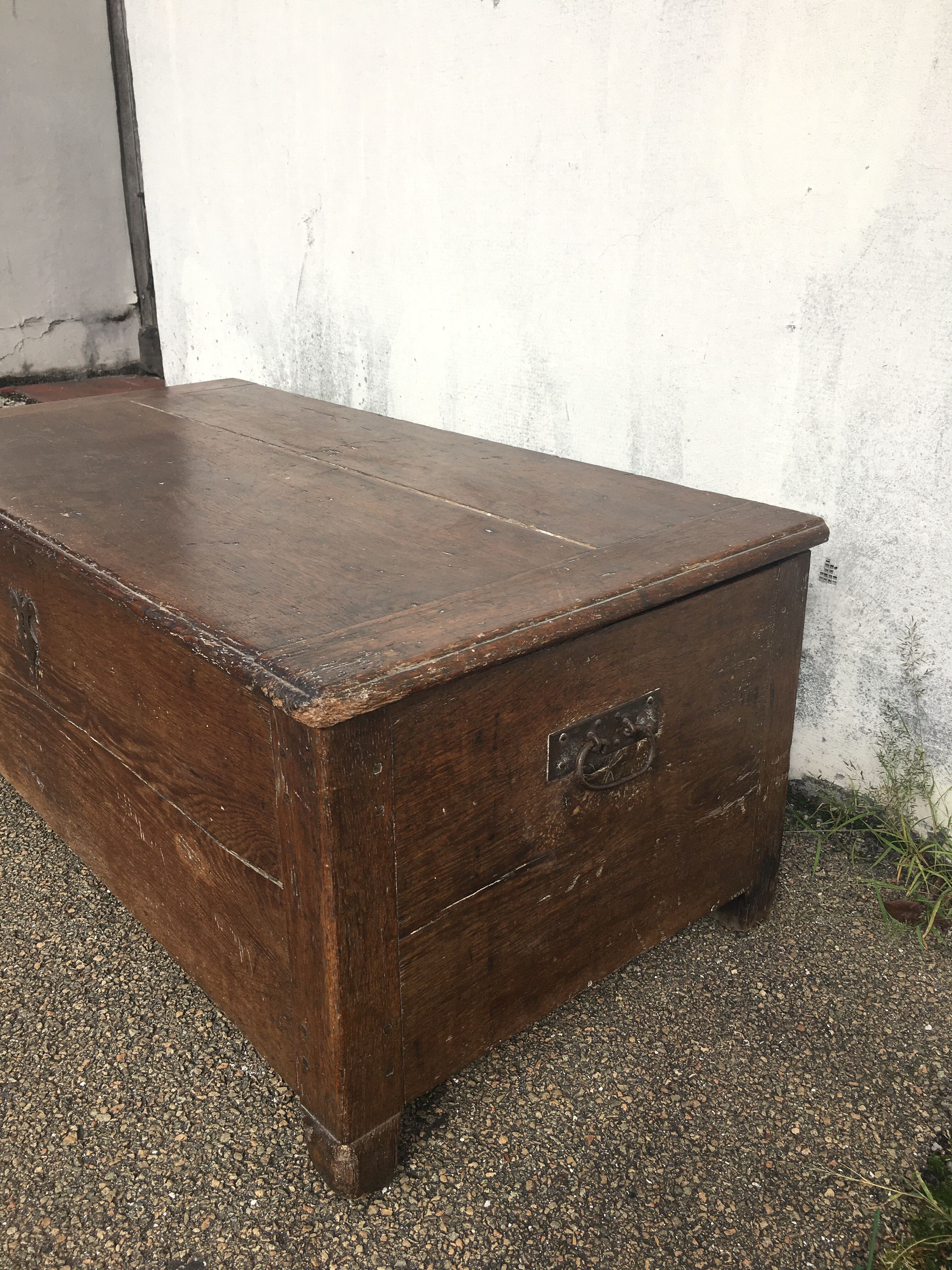 Old solid oak chest early XVIII Brutalist
