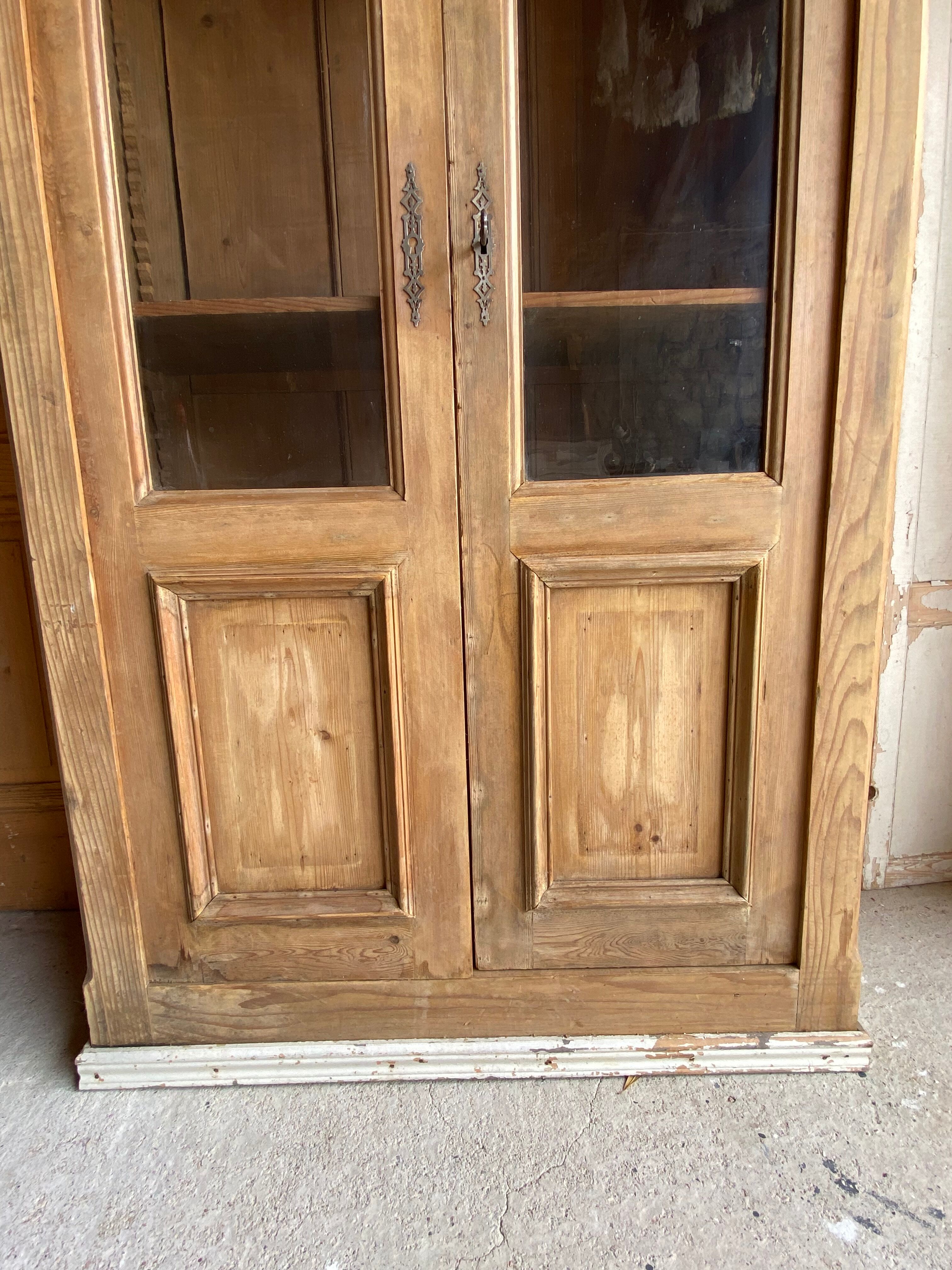 Parisian showcase cabinet