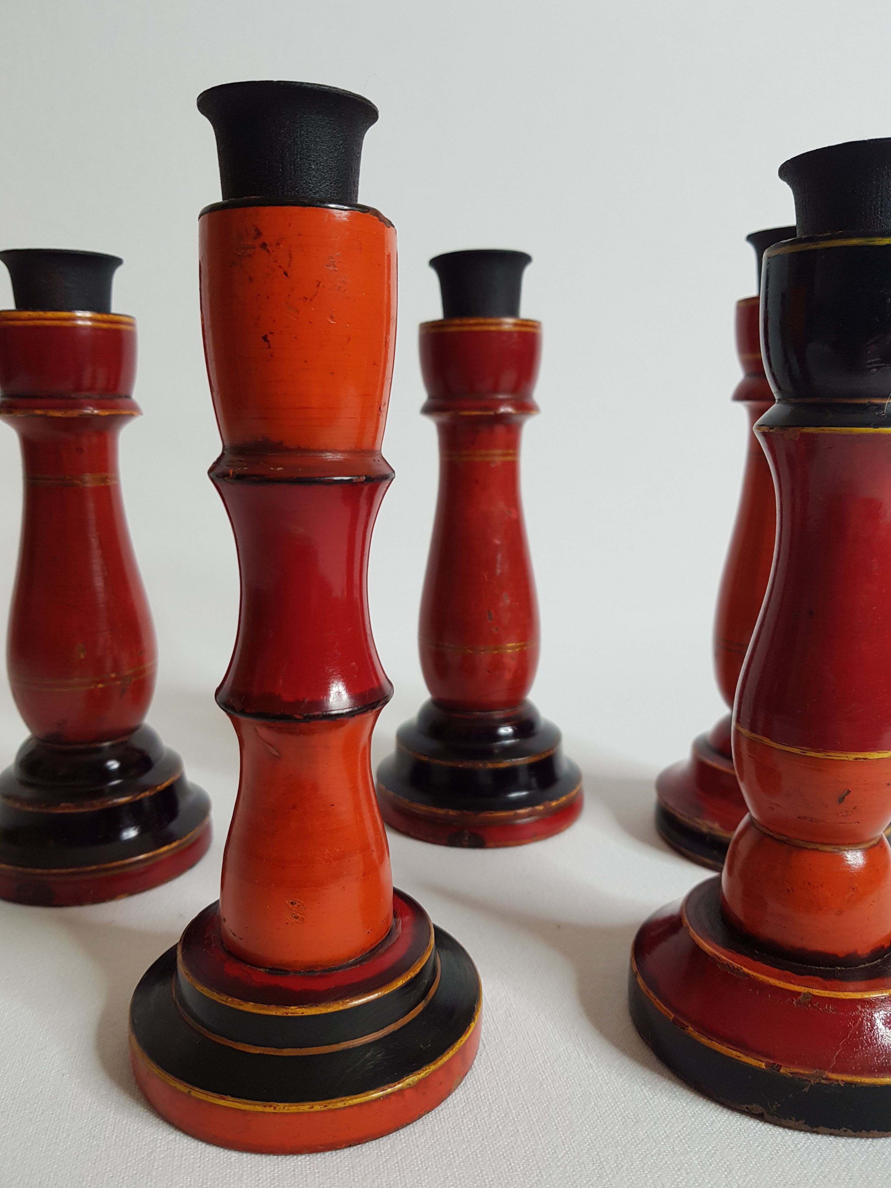 Set of five wooden candlesticks turned in the colors of "Pompeï"