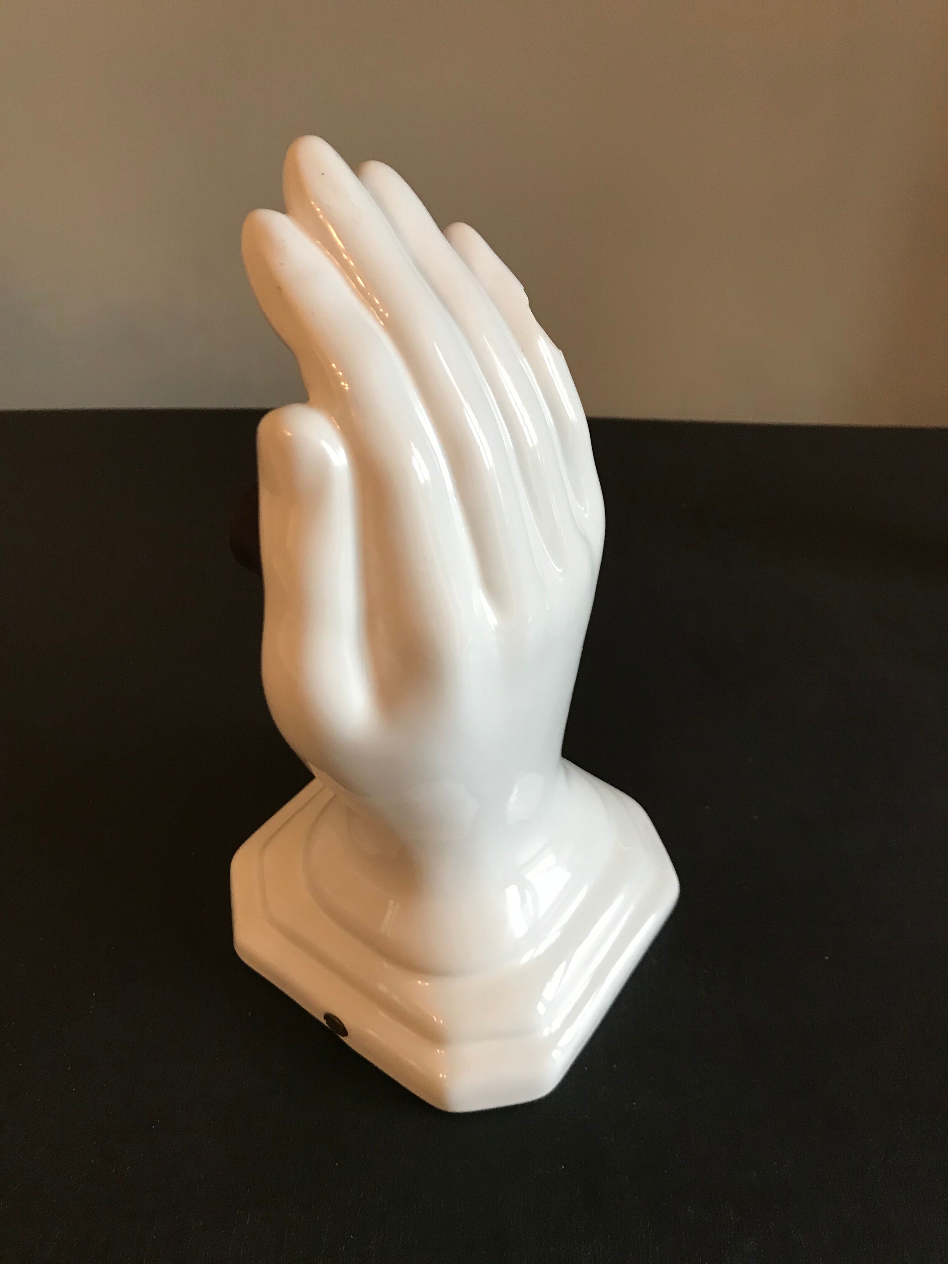 Apply hand in earthenware