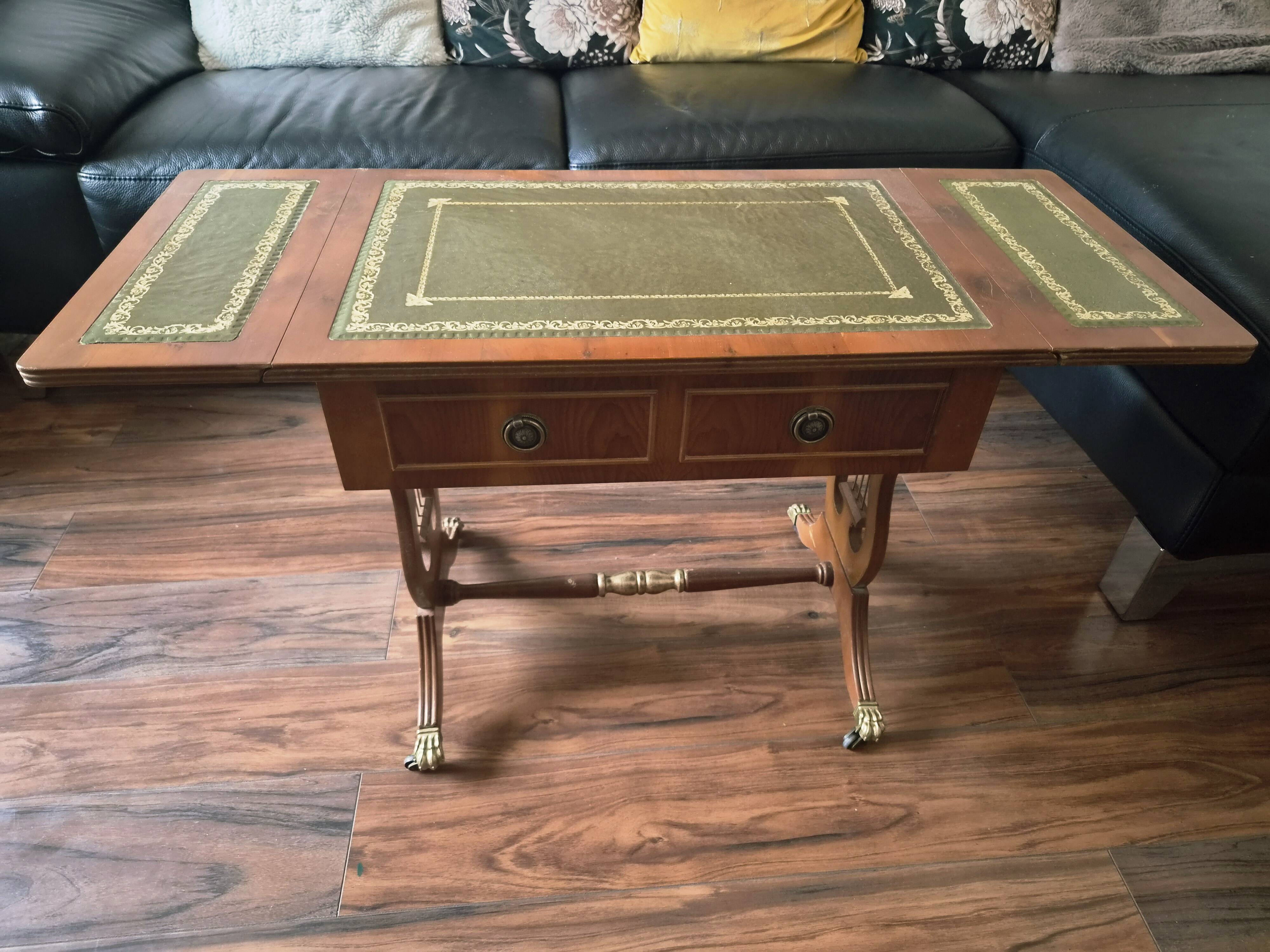 Table d'appoint Regency en acajou et cuir vert - Bevan Funnell