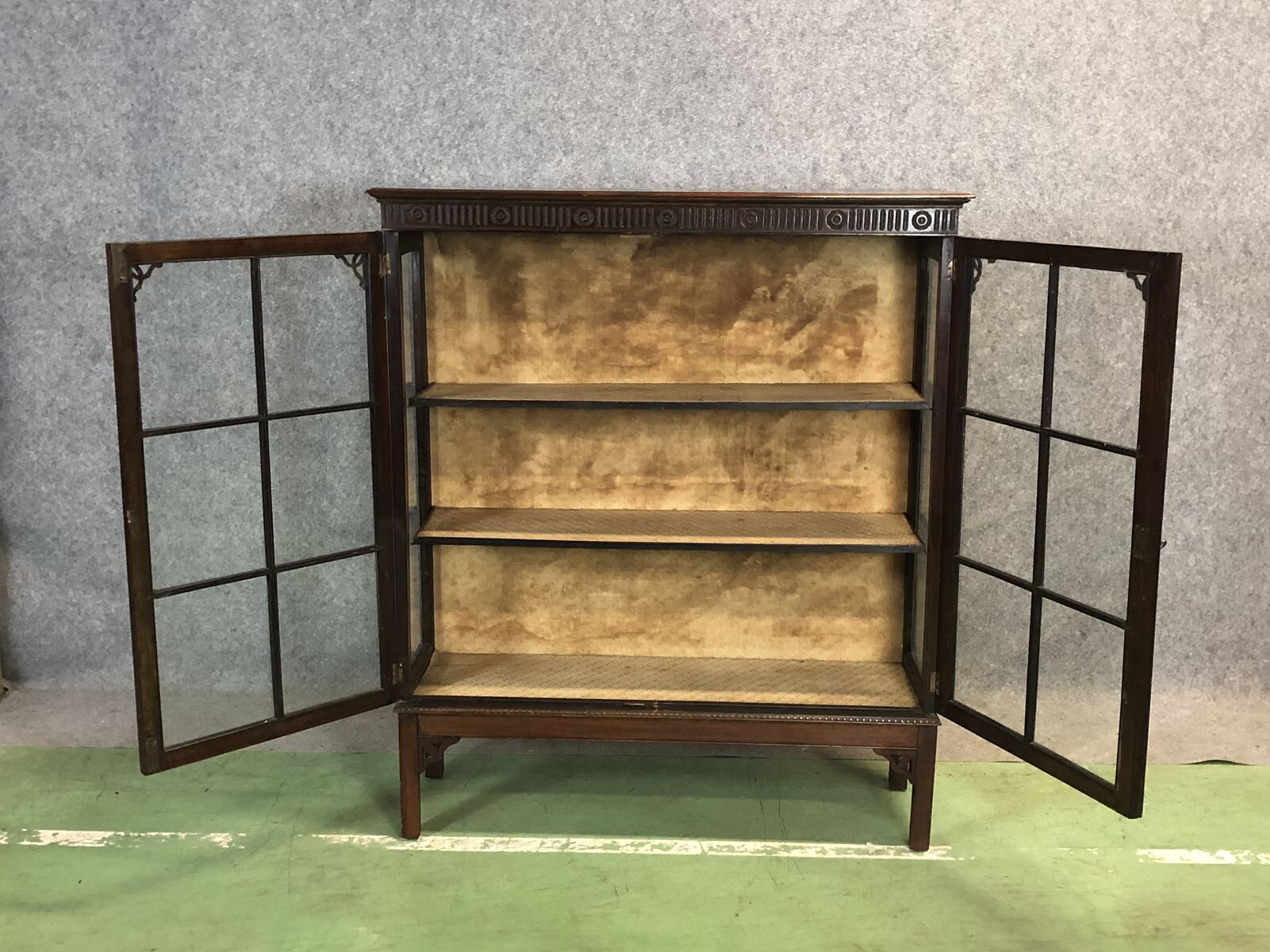 Showcase mahogany XIX