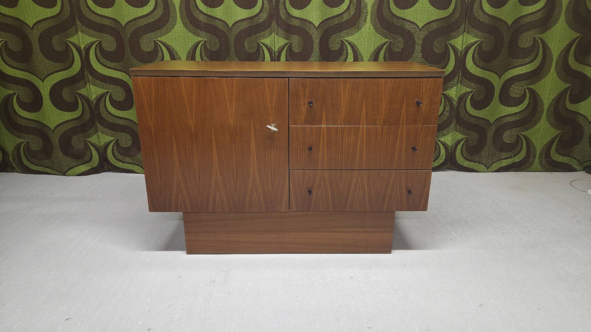 Vintage 1970s teak enfilade