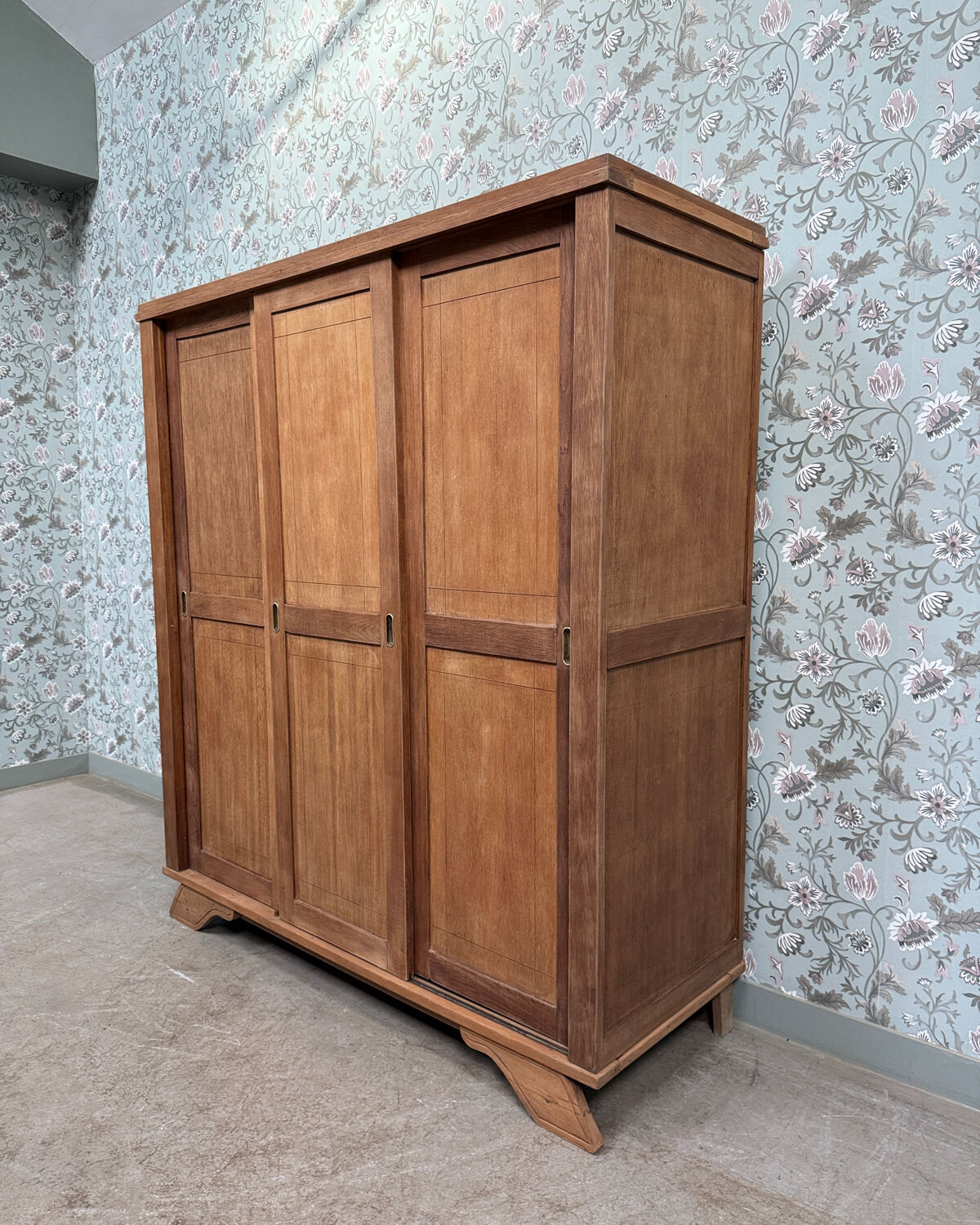 Parisian wardrobe with sliding doors (renovated)