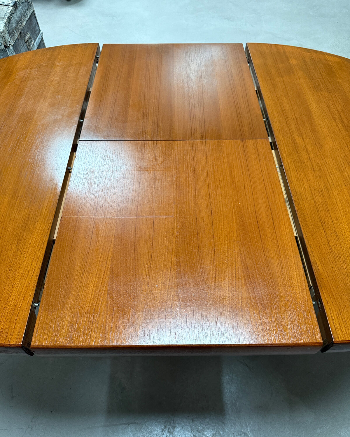 Extendable round table Baumann