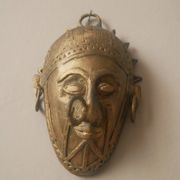 Masque en laiton patiné sculpture murale objet de décoration tribal ethnique art africain fait main