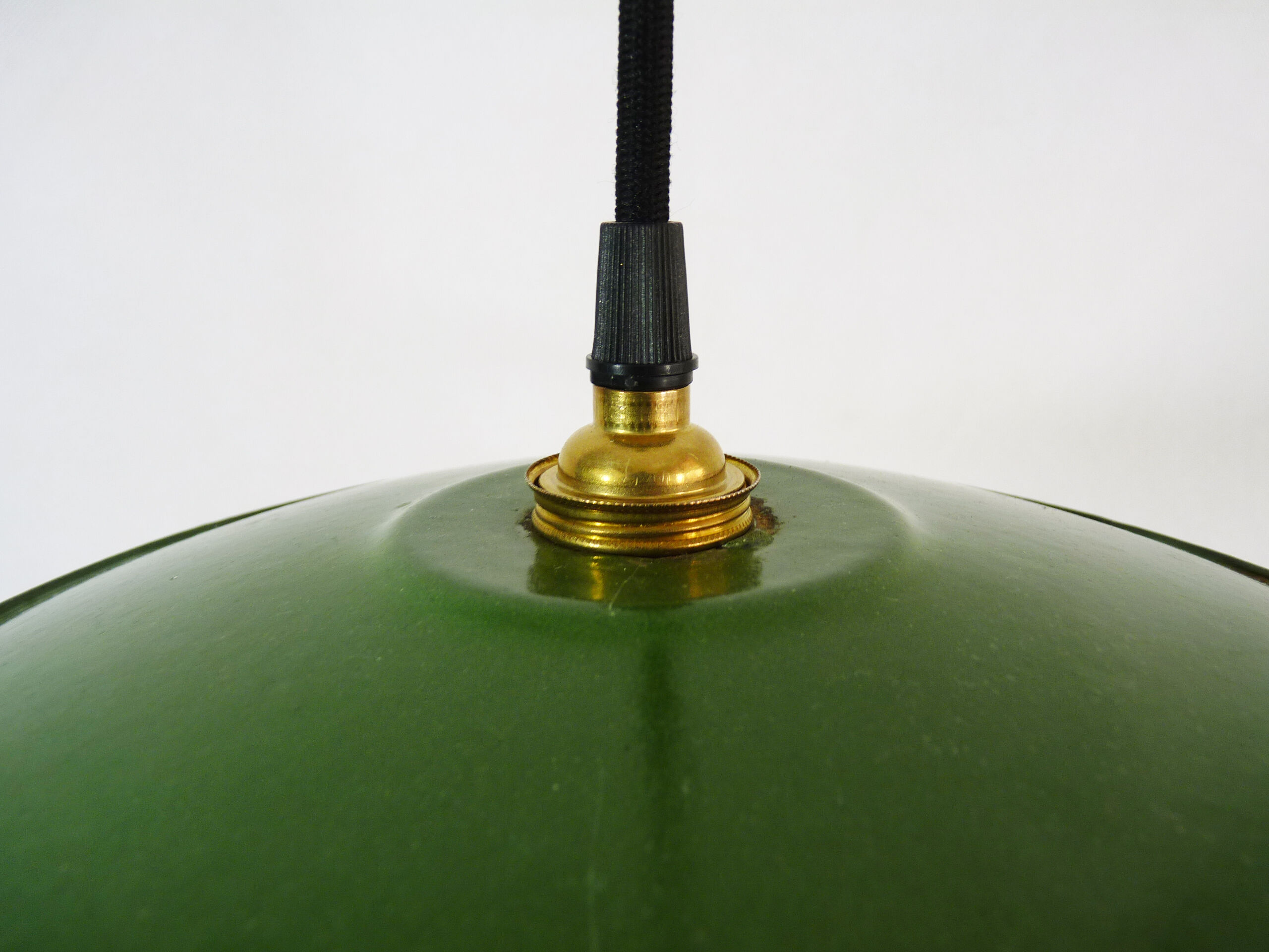 Suspension enamelled sheet plate old green plate, industrial. Year 50
