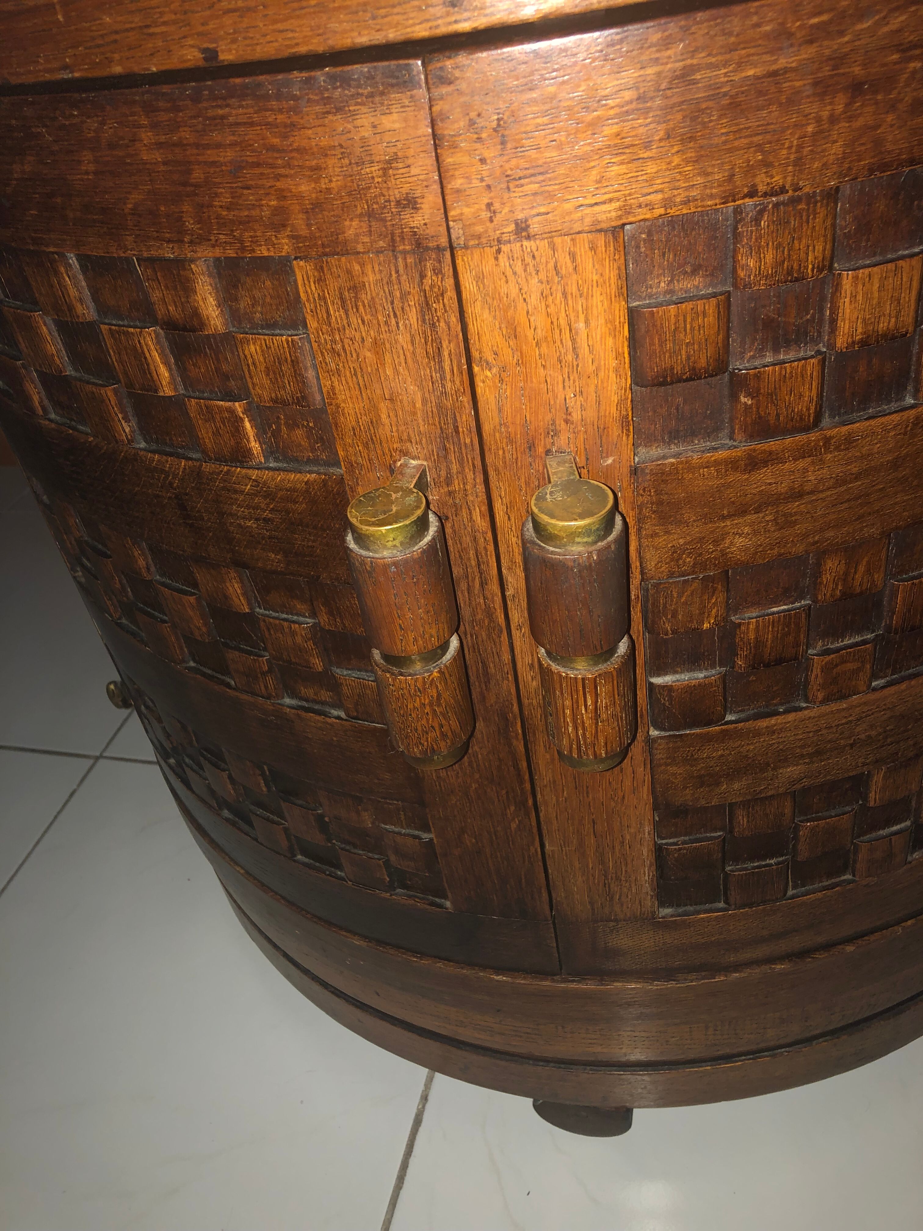 Circular art deco bar