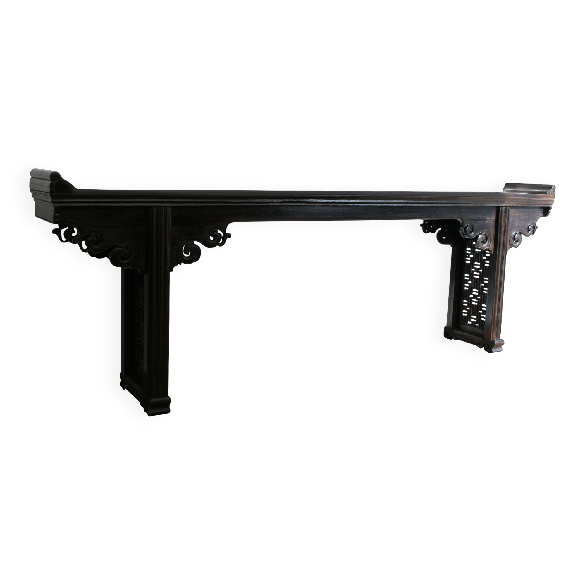 Large Chinese console in lacquered walnut, 19th century.