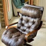 1970s Scandinavian armchair in curved laminated wood with a leather seat.