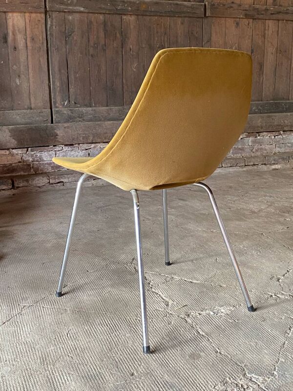 Chaise tonneau par Pierre Guariche