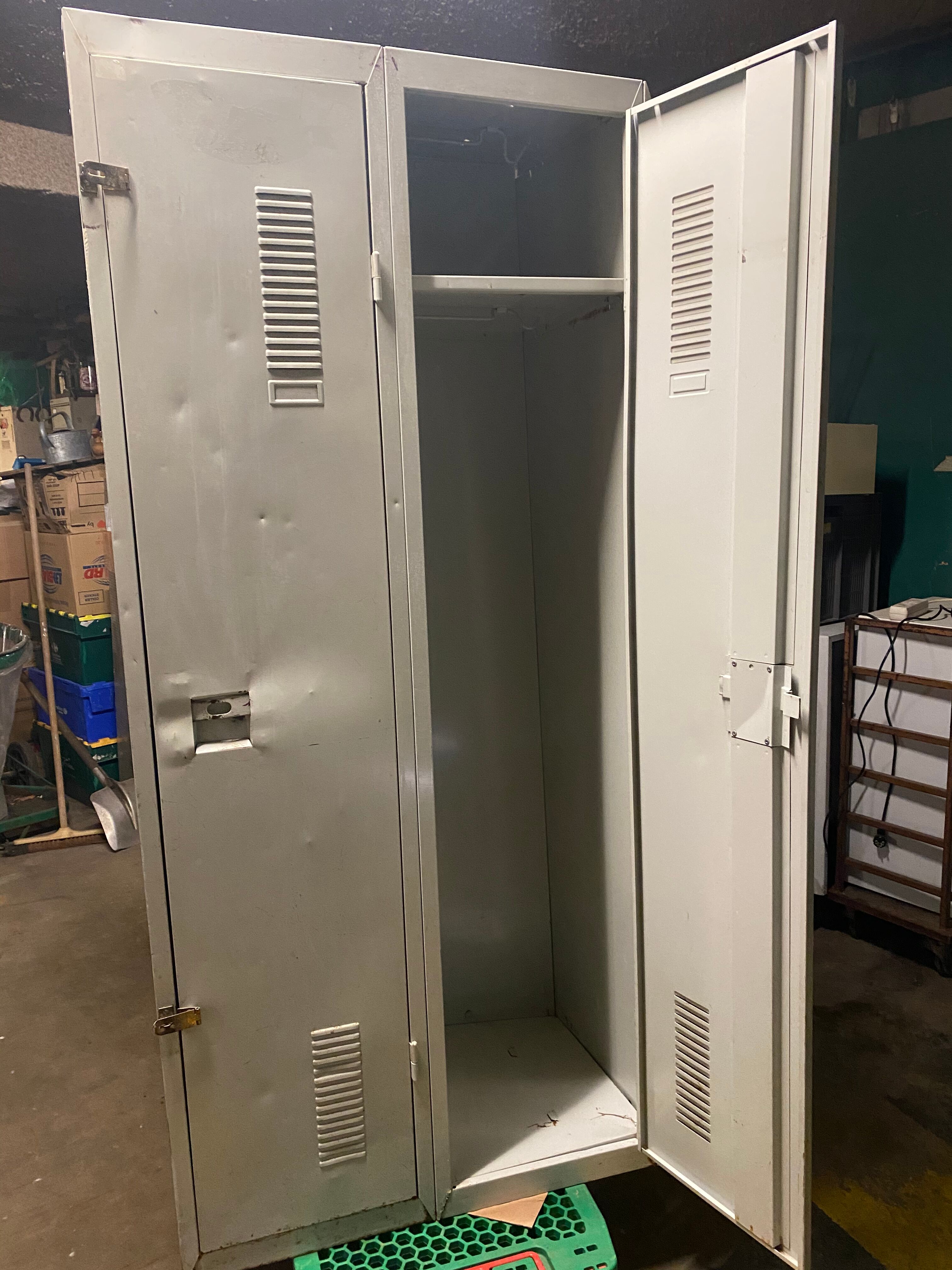 Double metal cloakroom cabinet